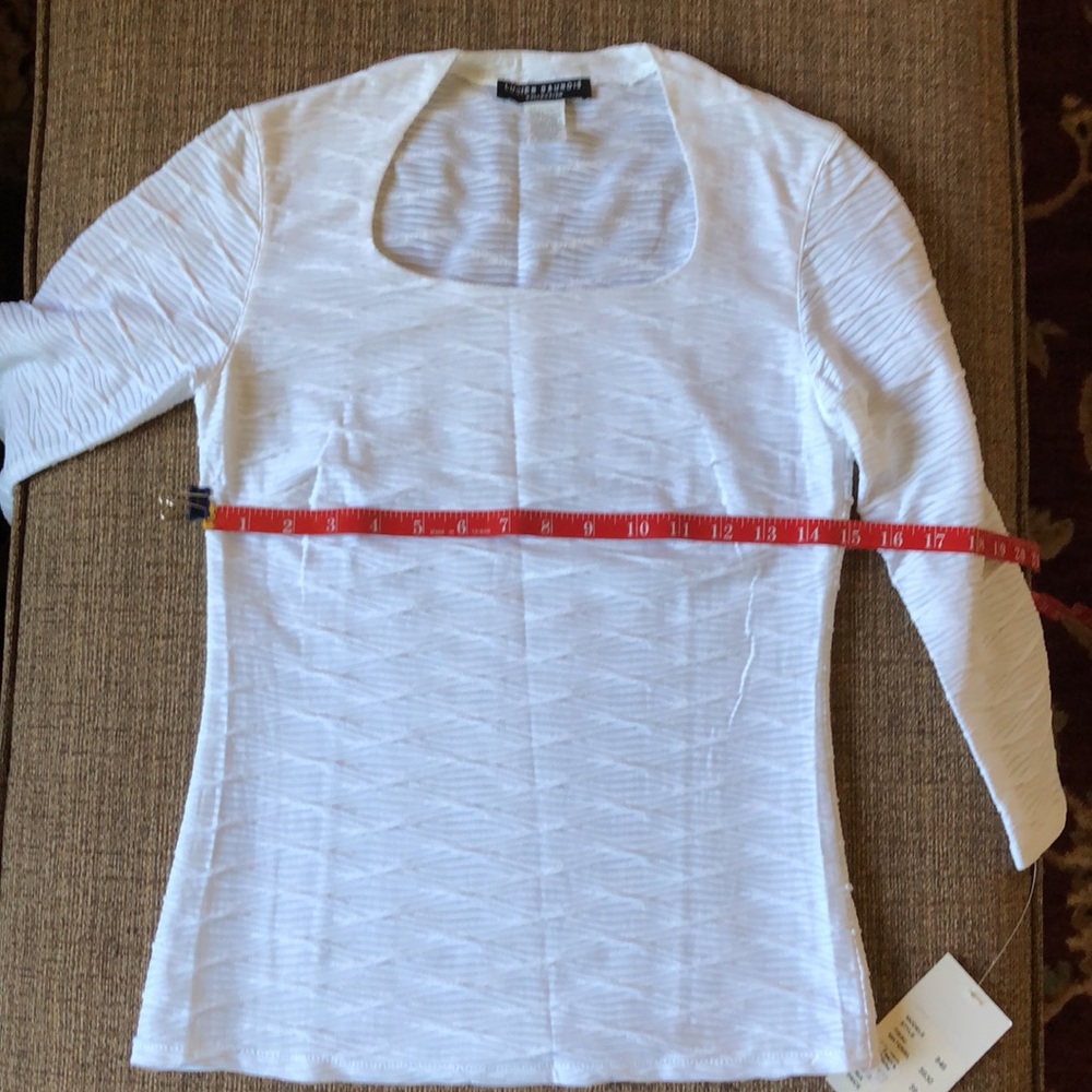 Elegant White Textured Top - Picture 6 of 8